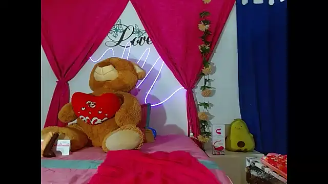 natashakissess online show from February 2026 05:21:01 PM