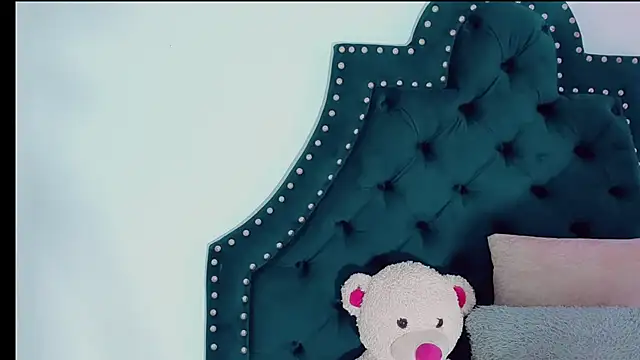 Emmaa Saenz  online show from March 2025 12:42:02 AM