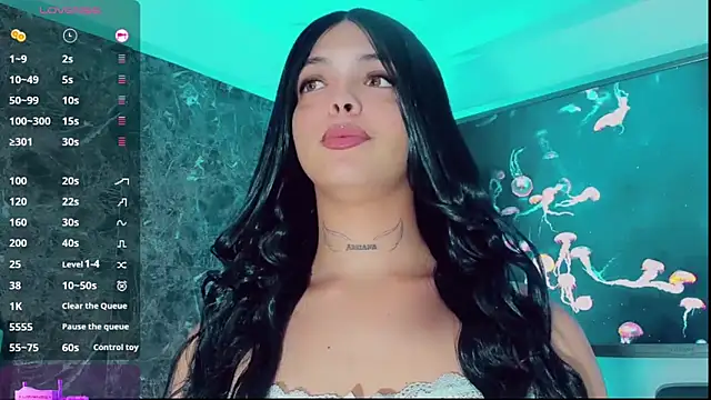 Emmaa Saenz  online show from September 2025 05:49:01 PM