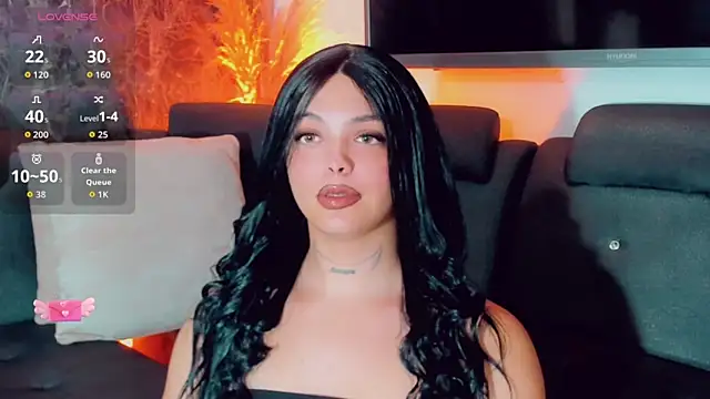 Emmaa Saenz  online show from May 2026 11:21:02 PM