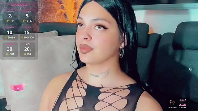 Emmaa Saenz  online show from May 2026 10:08:02 PM