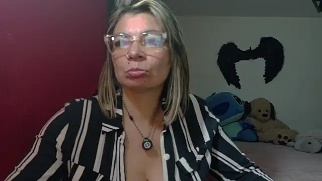 Snapshot of charlotedoll chatting on June 2026 03:25:01 AM charlotedoll online show from June 2026 03:25:01 AM