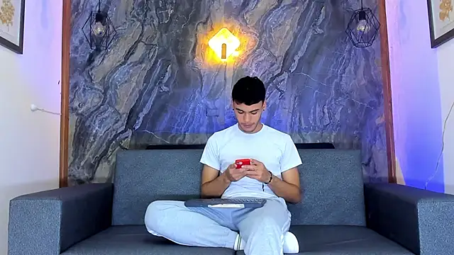 liam genner  online show from December 2024 11:04:01 PM