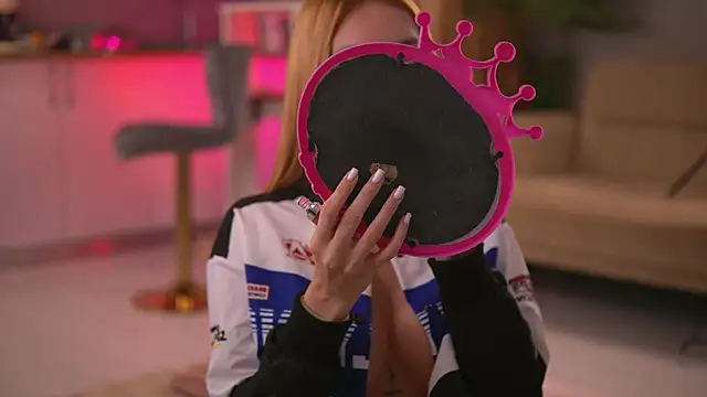 Snapshot of ButterflyLeah chatting on October 2025 01:39:01 AM ButterflyLeah online show from October 2025 01:39:01 AM