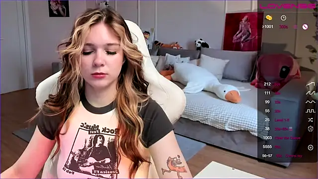 Frau Lina online show from March 2026 02:44:01 PM