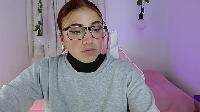 Snapshot of veronicaxx69 chatting on December 2024 05:38:01 AM veronicaxx69 online show from December 2024 05:38:01 AM