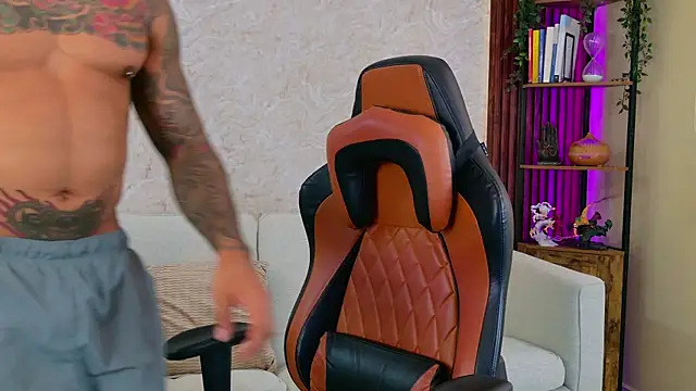 AdanReilly online show from December 2025 07:56:02 PM