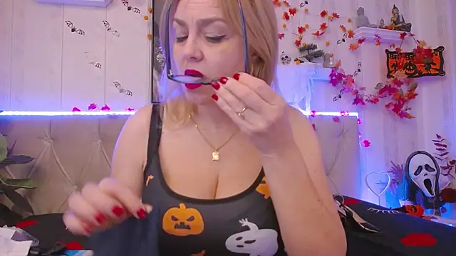 LadyJeen online show from November 2025 06:10:01 PM