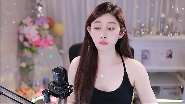 Snapshot of SleepArtist chatting on October 2025 01:32:01 PM SleepArtist online show from October 2025 01:32:01 PM