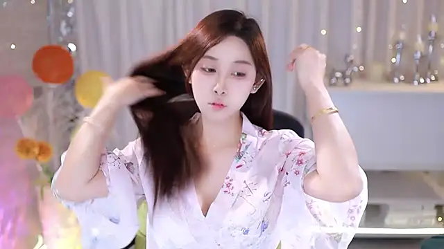 Snapshot of SleepArtist chatting on October 2025 09:13:01 AM SleepArtist online show from October 2025 09:13:01 AM