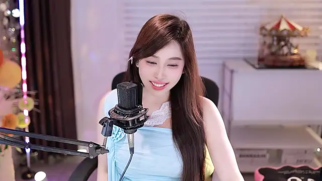 Snapshot of SleepArtist chatting on November 2025 07:03:01 PM SleepArtist online show from November 2025 07:03:01 PM