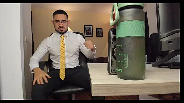 Snapshot of thesexlawyer1 chatting on December 2025 04:21:01 AM thesexlawyer1 online show from December 2025 04:21:01 AM