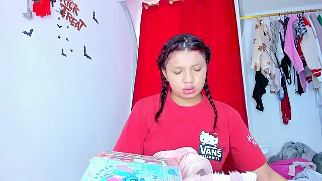 Emily Coper18 online show from October 2025 01:28:01 PM