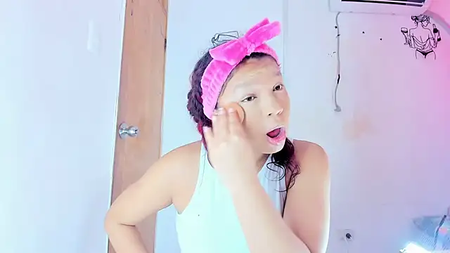 Emily Coper18 online show from March 2026 02:00:01 PM