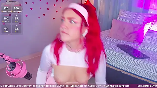 Snapshot of Tiny__Emmy chatting on March 2025 06:11:02 PM Tiny Emmy online show from March 2025 06:11:02 PM