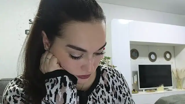 me lissa sun13 online show from December 2024 12:55:02 PM