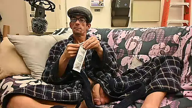 Snapshot of joeiandola chatting on December 2024 06:37:02 AM joeiandola online show from December 2024 06:37:02 AM