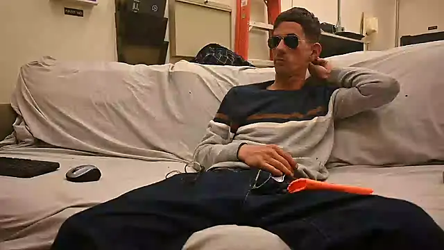 Snapshot of joeiandola chatting on January 2025 10:52:02 PM joeiandola online show from January 2025 10:52:02 PM