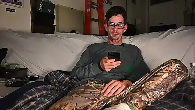 Snapshot of joeiandola chatting on February 2025 04:14:02 AM joeiandola online show from February 2025 04:14:02 AM