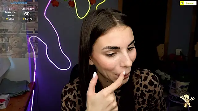 Snapshot of EmmyGreans chatting on November 2025 12:38:01 PM EmmyGreans online show from November 2025 12:38:01 PM