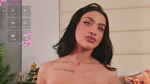 Snapshot of AylinRoss chatting on December 2024 08:45:02 AM AylinRoss online show from December 2024 08:45:02 AM