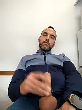 leon3875 online show from December 2025 03:29:01 PM