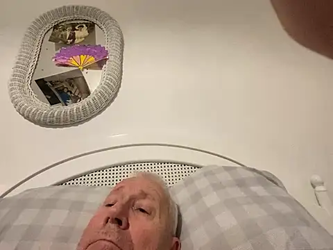 Bossinmidd12 online show from December 2024 09:33:02 PM