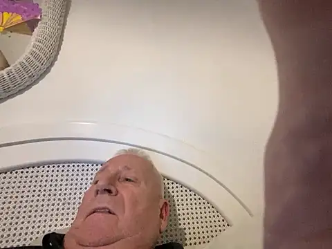 Bossinmidd12 online show from March 2025 08:28:01 PM