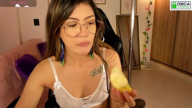 Snapshot of Lilabril chatting on November 2025 02:32:02 PM Lilabril online show from November 2025 02:32:02 PM