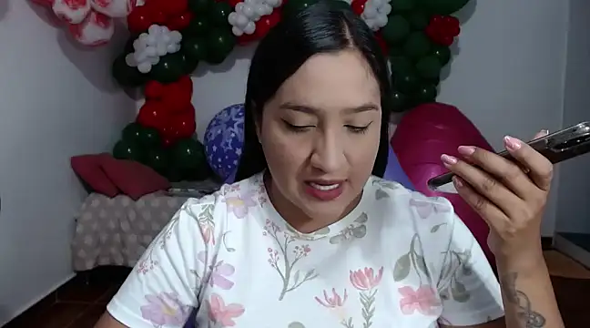 Saracutee1 online show from December 2024 03:33:01 PM