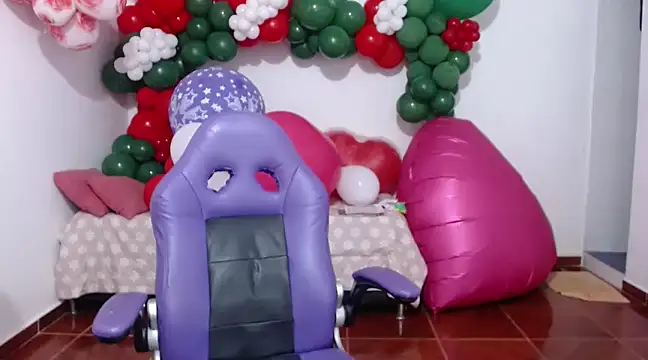 Saracutee1 online show from December 2024 03:52:01 PM