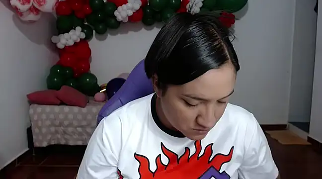 Saracutee1 online show from December 2024 03:36:02 PM