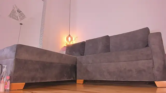 Isabella francoo online show from November 2025 12:17:01 PM