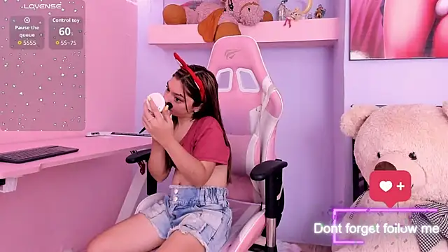 Snapshot of CharlotteMuller chatting on July 2026 08:46:01 PM CharlotteMuller online show from July 2026 08:46:01 PM