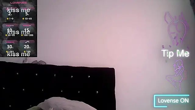 Snapshot of Izury_Blondee chatting on November 2025 07:04:02 PM Izury Blondee online show from November 2025 07:04:02 PM