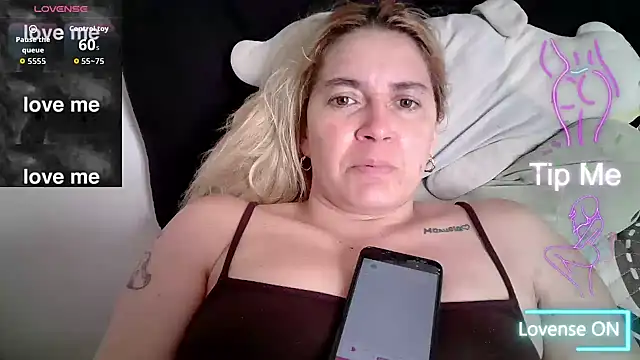 Snapshot of Izury_Blondee chatting on November 2025 06:17:01 PM Izury Blondee online show from November 2025 06:17:01 PM