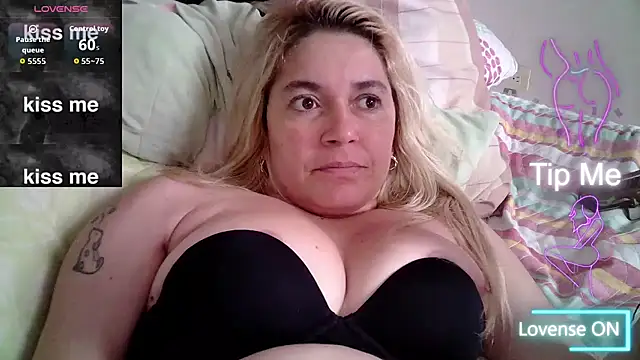 Snapshot of Izury_Blondee chatting on November 2025 09:50:01 PM Izury Blondee online show from November 2025 09:50:01 PM