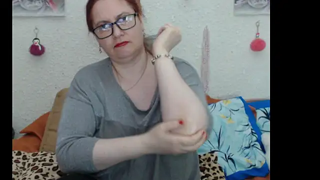 Snapshot of PlayfullMature chatting on November 2025 05:13:01 PM PlayfullMature online show from November 2025 05:13:01 PM