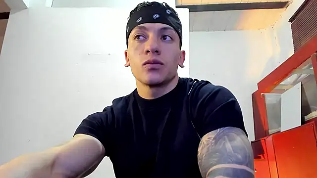 Snapshot of aquiles_51 chatting on November 2025 05:55:02 PM aquiles 51 online show from November 2025 05:55:02 PM