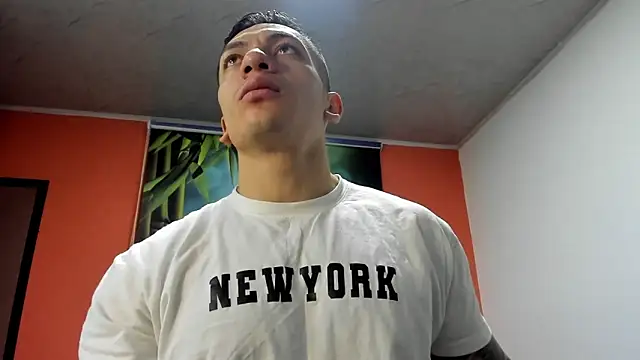 Snapshot of aquiles_51 chatting on December 2025 01:27:01 PM aquiles 51 online show from December 2025 01:27:01 PM