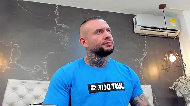 Snapshot of BruceDallas chatting on December 2024 11:14:01 PM BruceDallas online show from December 2024 11:14:01 PM