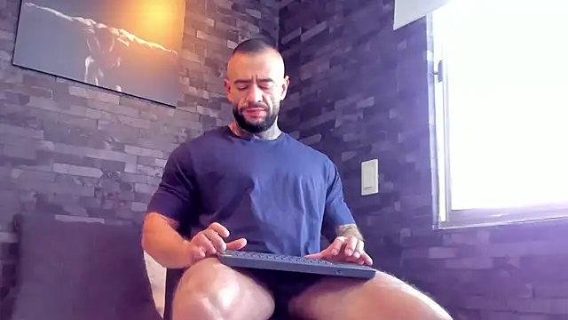 Snapshot of BruceDallas chatting on September 2025 05:58:01 PM BruceDallas online show from September 2025 05:58:01 PM