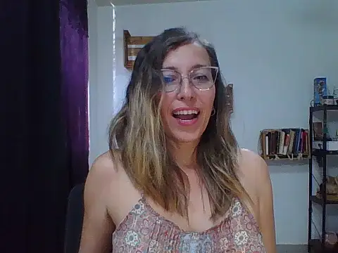 Snapshot of charlott_ponce chatting on October 2025 04:35:02 PM charlott ponce online show from October 2025 04:35:02 PM