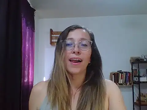 Snapshot of charlott_ponce chatting on November 2025 06:02:01 PM charlott ponce online show from November 2025 06:02:01 PM