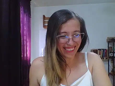 Snapshot of charlott_ponce chatting on November 2025 06:29:01 PM charlott ponce online show from November 2025 06:29:01 PM