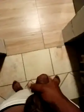 Snapshot of Anzo44 chatting on December 2025 08:29:01 PM Anzo44 online show from December 2025 08:29:01 PM