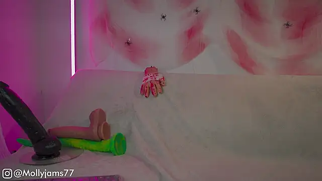 Snapshot of MollyJams-77 chatting on October 2025 12:52:02 AM MollyJams-77 online show from October 2025 12:52:02 AM