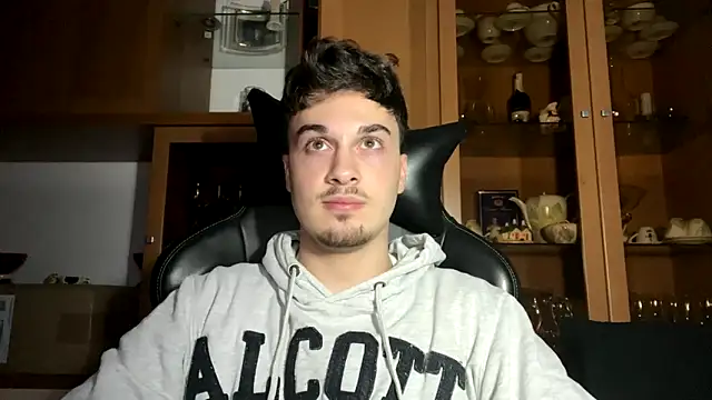 Hank 04 online show from December 2024 11:40:01 PM