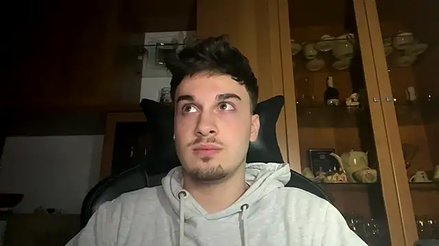 Hank 04 online show from December 2024 09:45:01 PM