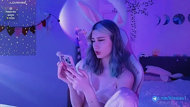 Snapshot of twicewetgirl chatting on April 2026 05:30:01 PM twicewetgirl online show from April 2026 05:30:01 PM
